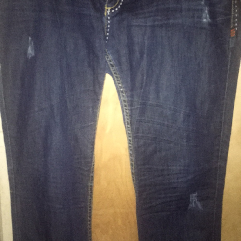 Distressed Coogi jeans euc!